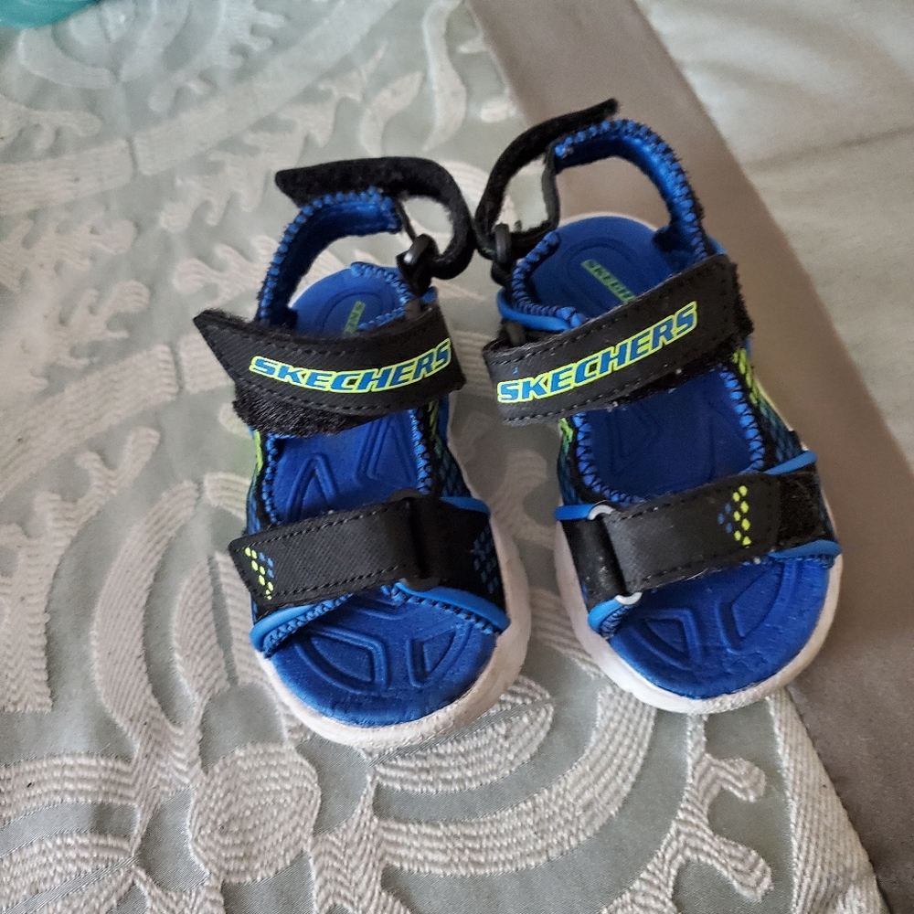 Skechers light up sandals size 6 toddler